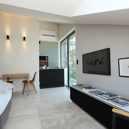 Loft Am Mit Privatem Badestrand Und Klimaanlage Apartment